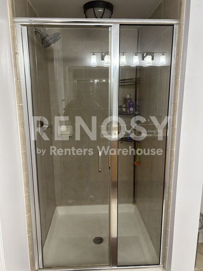 Building Photo - Perfectly located 2-bedroom 2 bath Condo