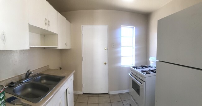 Building Photo - 1400 St Johns Dr