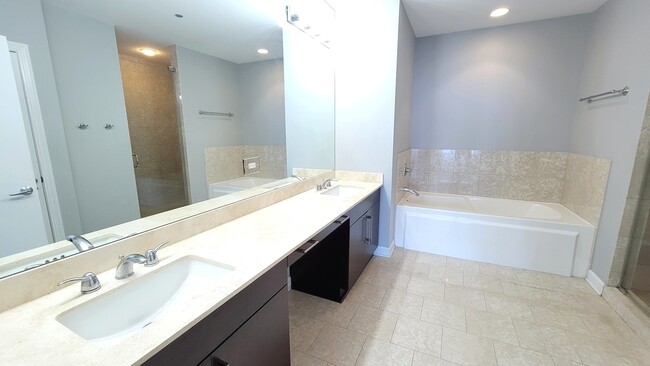 Building Photo - 1211 S Prairie Ave