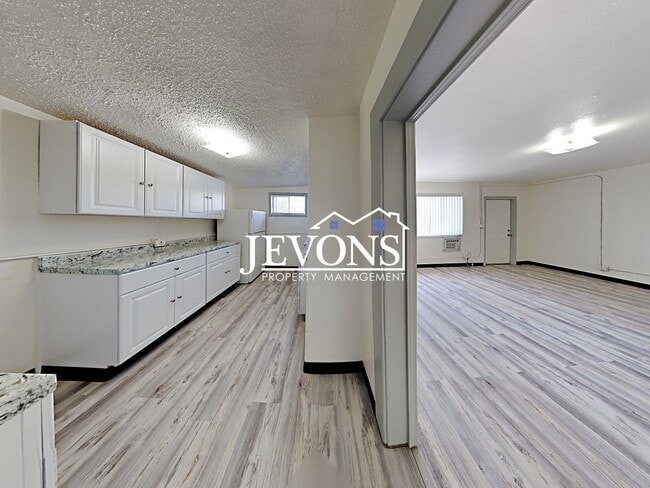 Building Photo - 20 S Fair Ave