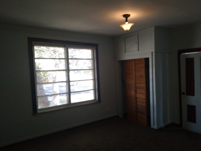 Building Photo - 510 Evans Ave