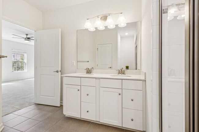 Building Photo - Welcome to this stunning 3-bedroom, 2.5-ba...