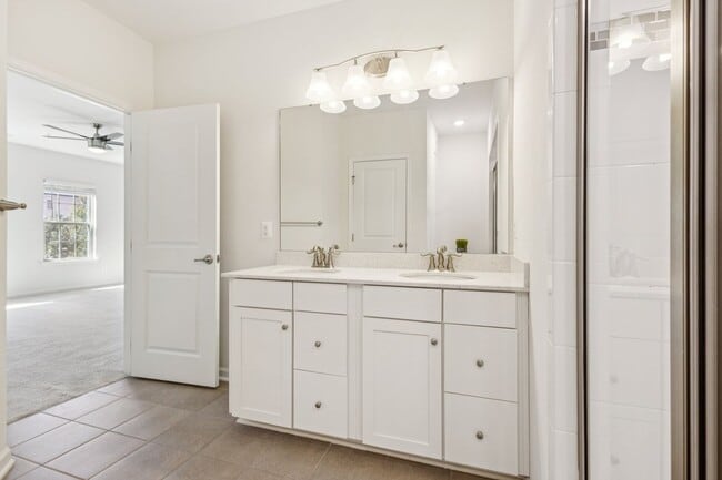 Building Photo - Welcome to this stunning 3-bedroom, 2.5-ba...
