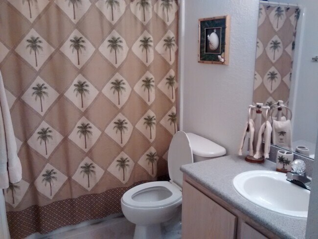 Guest Bathroom - 7411 Vista Way