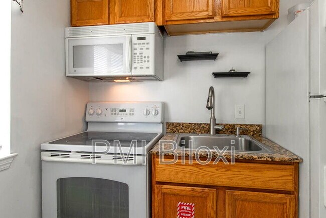 Building Photo - 1664 Beach Blvd