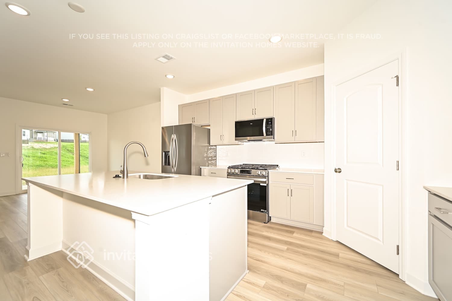 Building Photo - 271 W Millbrook Dr