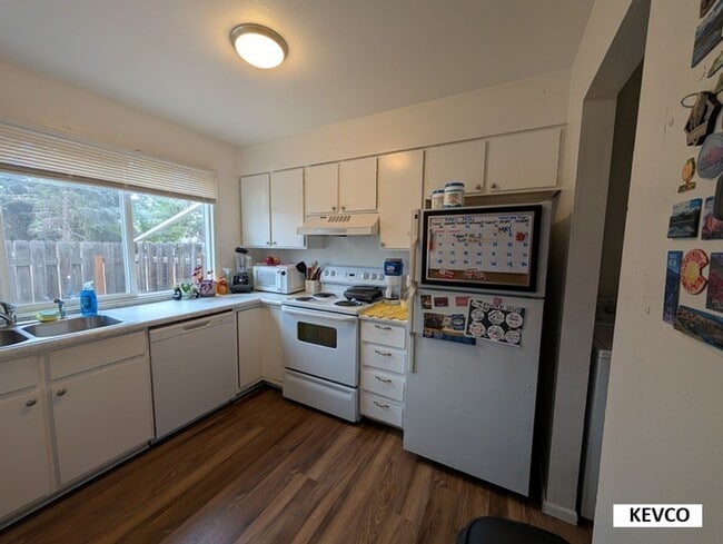 Building Photo - Great Townhome Near Horsetooth Resevoir!