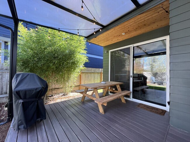 Building Photo - Charming 3BR Home with Fireplace, Bright Open Living Spaces & Loft