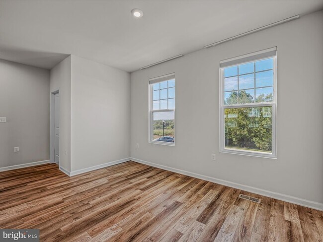 Building Photo - 179 Presidents Pointe Ave