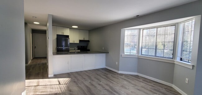 Building Photo - Beautifully Upgraded 1-Bedroom Condo in Downtown Traverse City