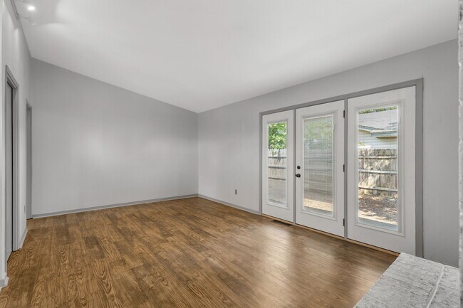 Building Photo - 4031 Gossett Dr