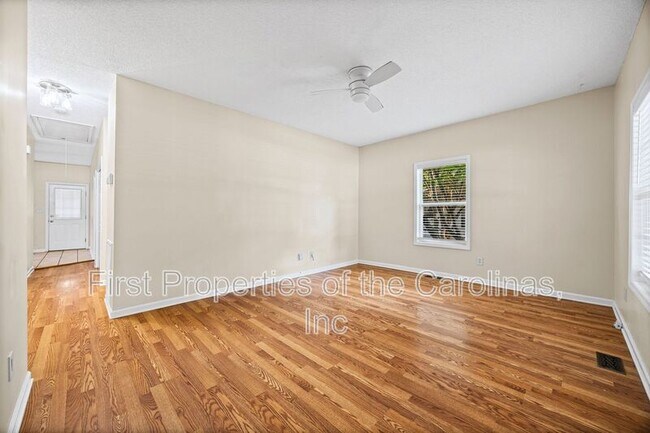 Building Photo - 215 6th St
