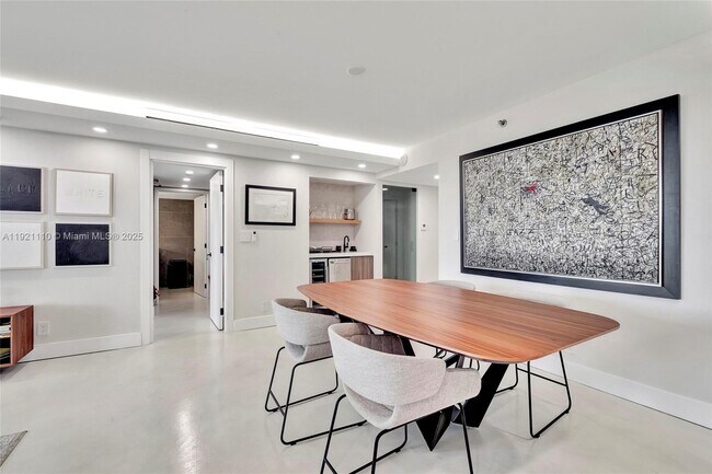 Building Photo - 1627 Brickell Ave