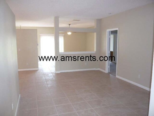 Building Photo - Spacious 3 bedroom 2 bath in Apopka