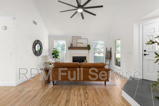 Building Photo - 4745 Aaron Dr