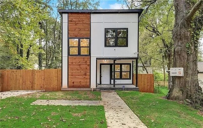 Primary Photo - Elegant 3 BD 2.5 BA Home Offering Luxury Living in the Heart of Atlanta