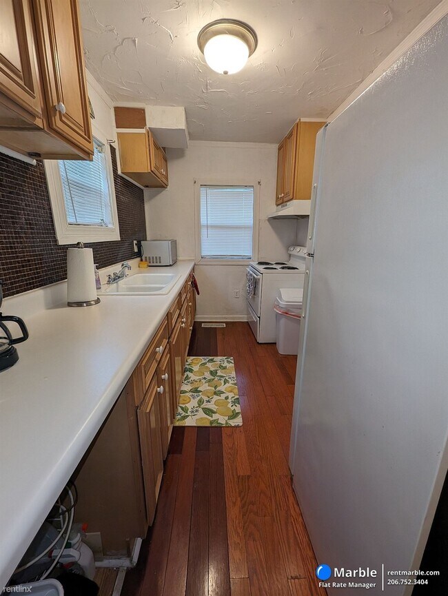 Building Photo - 2 br, 1 bath House - 849 W Brevard St