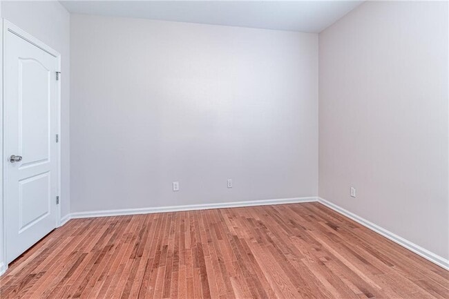 Building Photo - 2849 Suttonwood Way NE