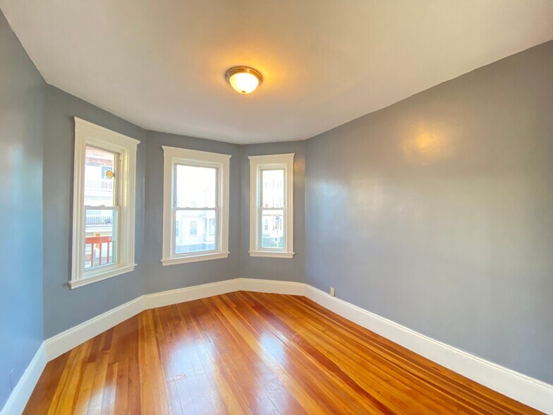 Building Photo - 48 Woolson St