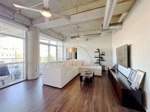 Building Photo - 1001 Belleview St