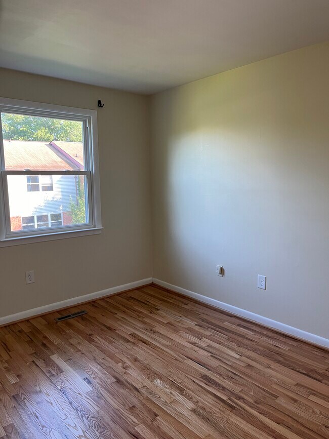 Building Photo - 2 Wimbledon Ln