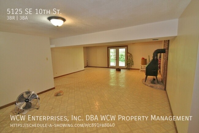 Building Photo - 5125 SE 10th St