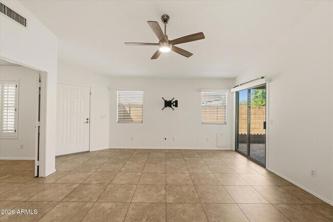 Building Photo - 2212 E Vista Bonita Dr