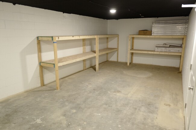 Building Photo - 818 Francis Pl