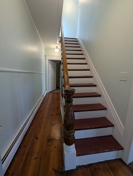Entry foyer - 34 Tyng St