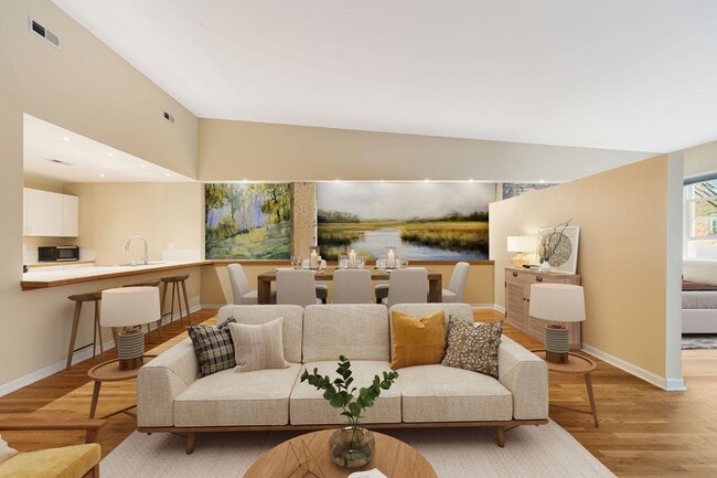 Building Photo - Stylish Studio Condo in Downtown Asheville – Rare Top-Floor Find