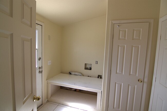 Building Photo - 35850 Via Famero Dr