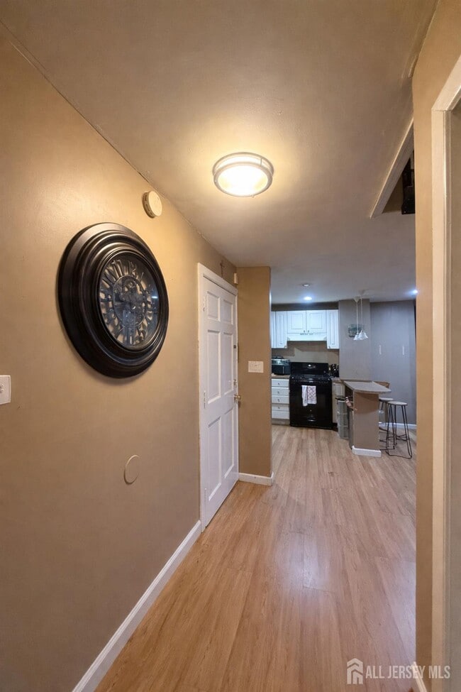 Building Photo - 77 Center St