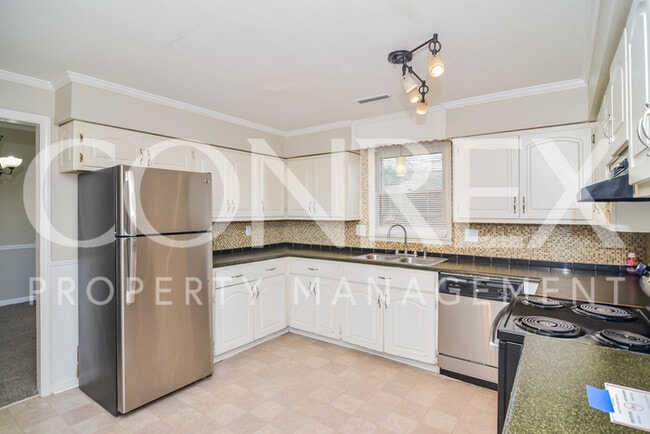 Building Photo - Beautiful Home in Point Mallard Estates