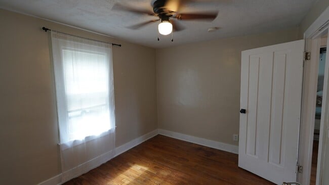 Building Photo - 105 Budlong St
