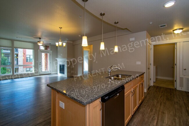 Building Photo - 2715 Iowa Dr