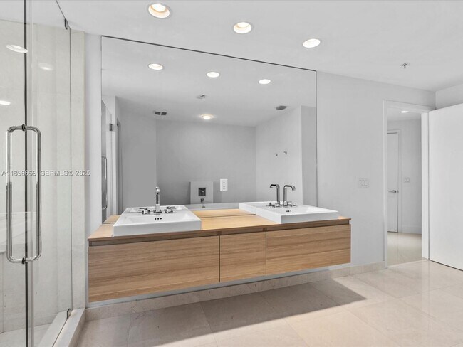 Building Photo - 17301 Biscayne Blvd