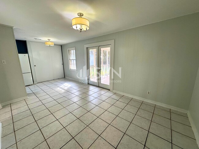 Building Photo - 110 Windsor Dr