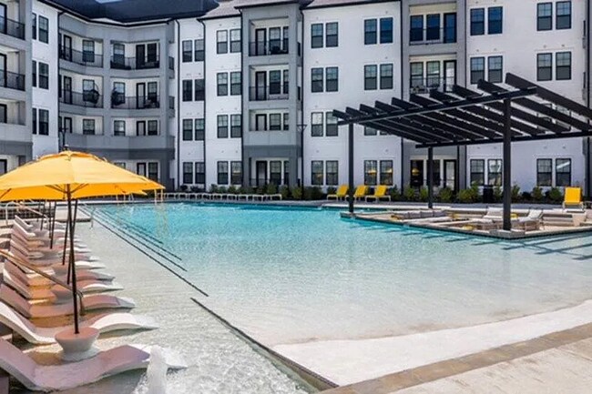 Building Photo - 15401 Chenal Pkwy