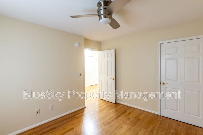Building Photo - 158 Burnet St