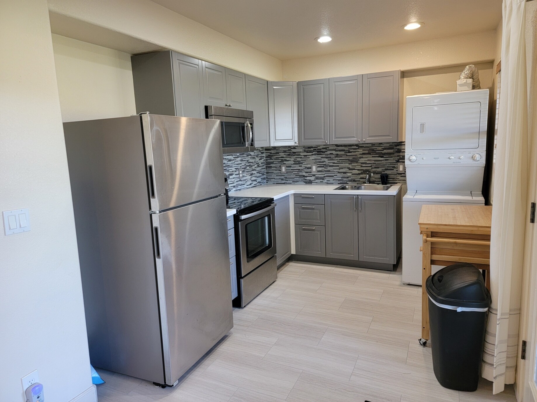 Kitchen - 61 W Surrey Dr