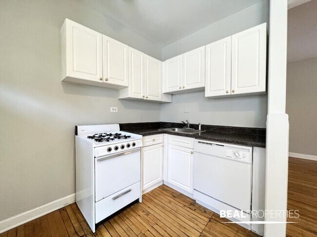 Building Photo - 1 bedroom in CHICAGO IL 60613