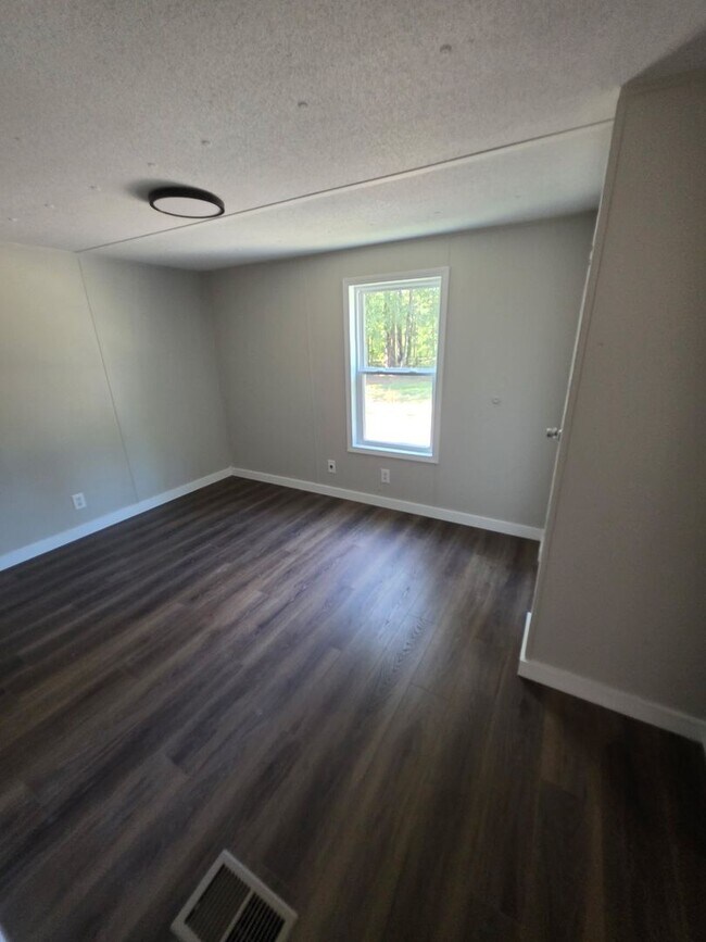 Building Photo - Lake Cherie Mobile Estates