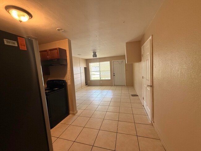 Building Photo - 1604 Zephyr Ave