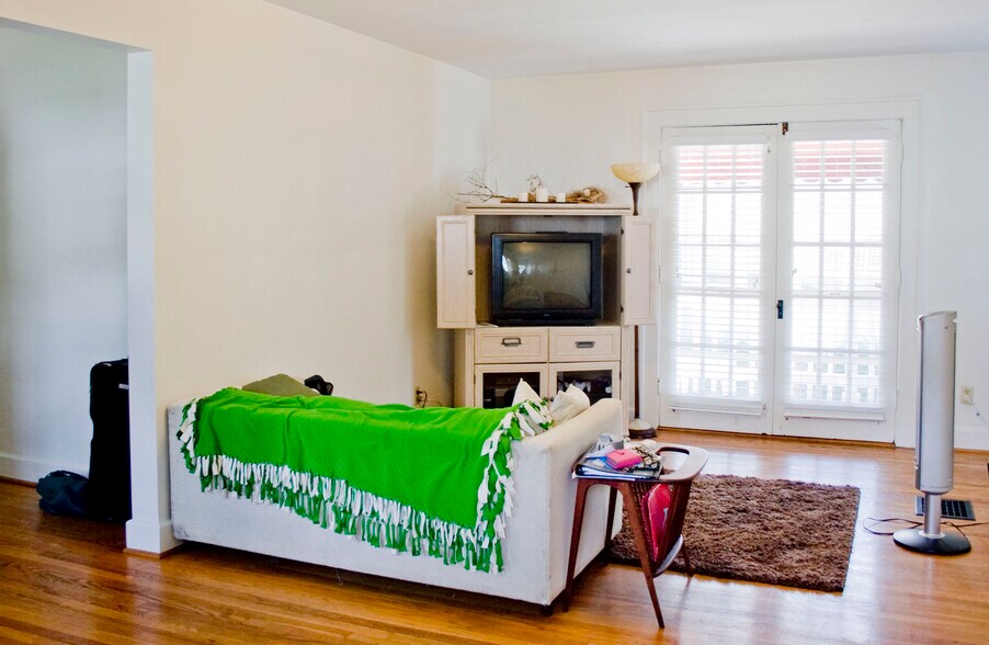 Living Room - 57 Elmwood Pl