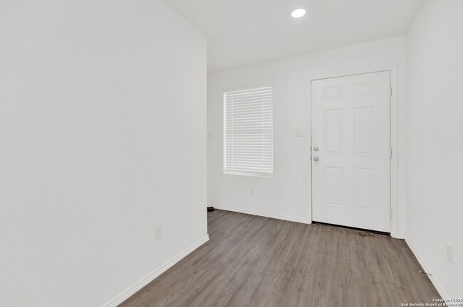 Building Photo - 5499 Daphne Path