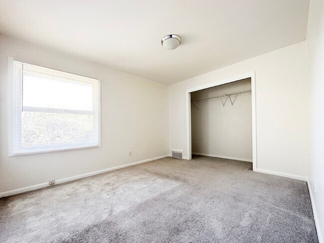 Building Photo - 4Bd/2Ba Seattle House