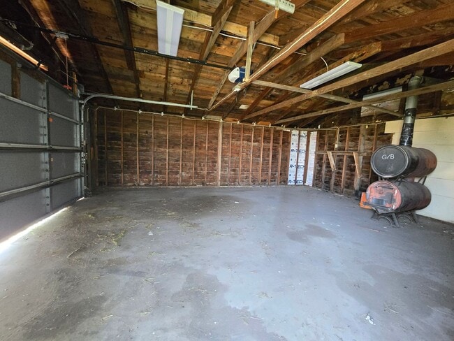 Building Photo - 2 Bedroom Ranch home- HORSES ALLOWED