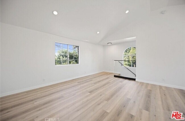 Building Photo - 424 Parkman Ave