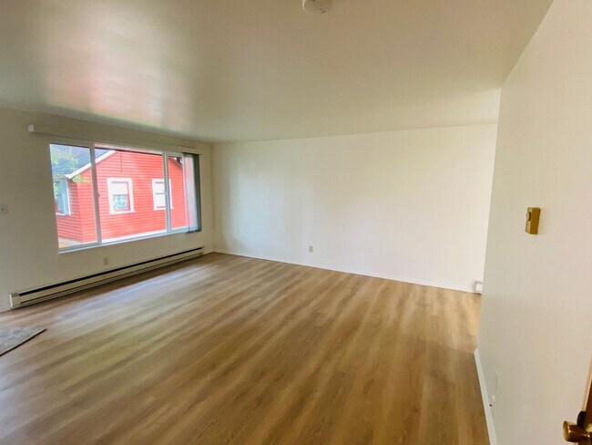 Building Photo - Charming 2-Bedroom Apartment at Fowler Court with In-Unit Washer/Dryer & Extra Storage