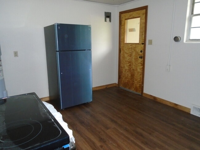 Building Photo - 2110 Elm Ln